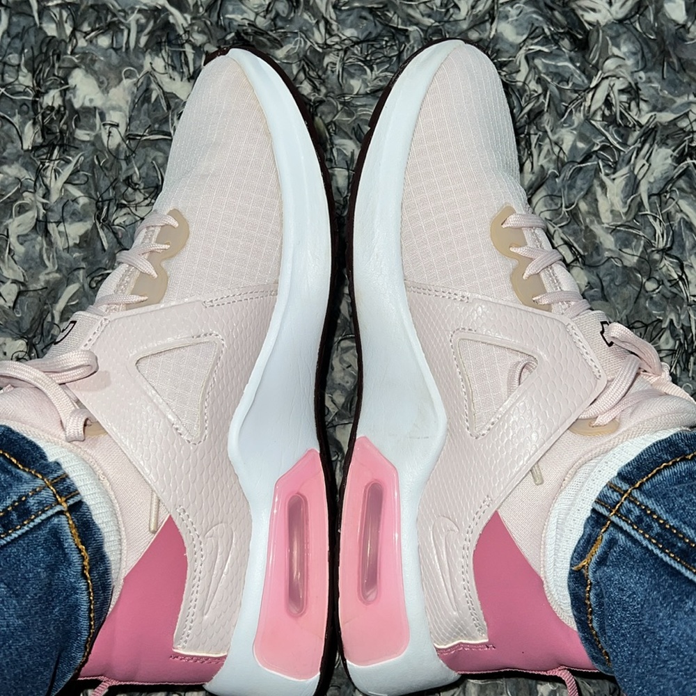 Nike Women Air Max Bella size 7